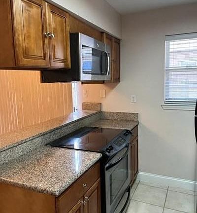 5th image of 3014 8th St #0