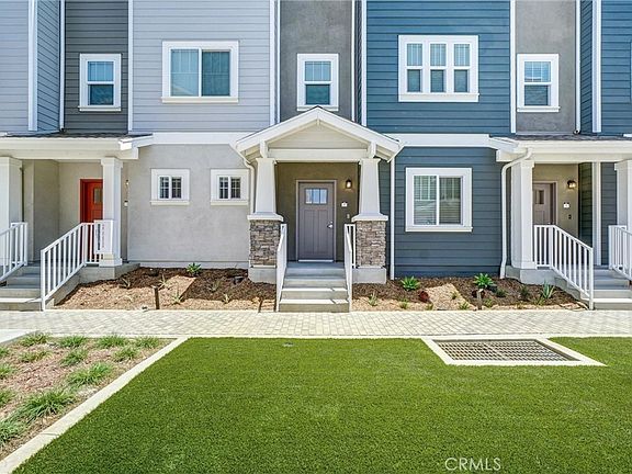 3rd image of 202 E 14th St #3