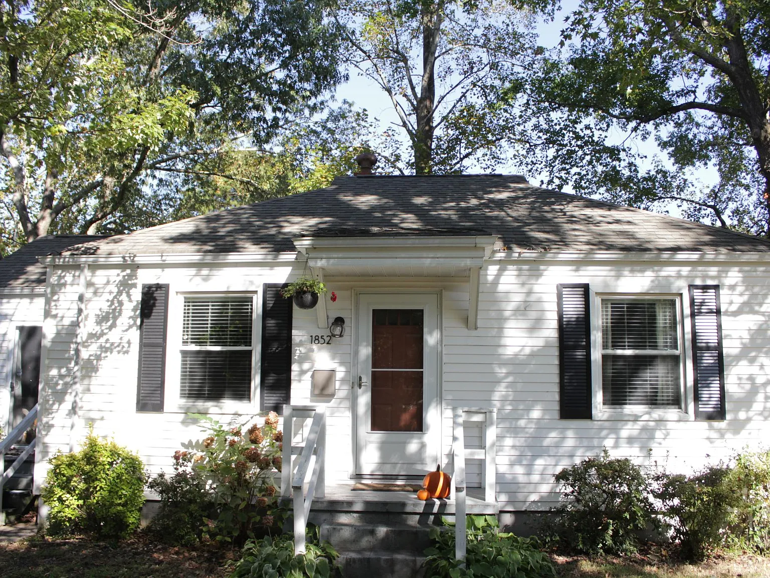 1852 S Streamline Dr — Photo 1