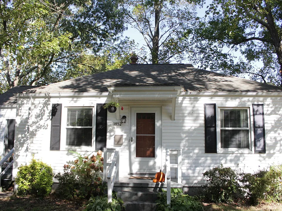 1852 S Streamline Dr