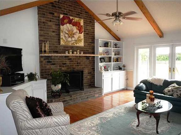 4th image of 1035 Sunnybrook Dr