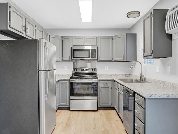 4th image of 610 N School St APT 3