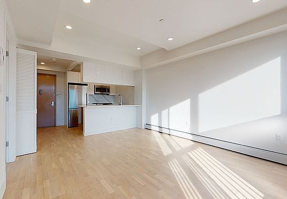 5th image of 2600 7th Ave #6D