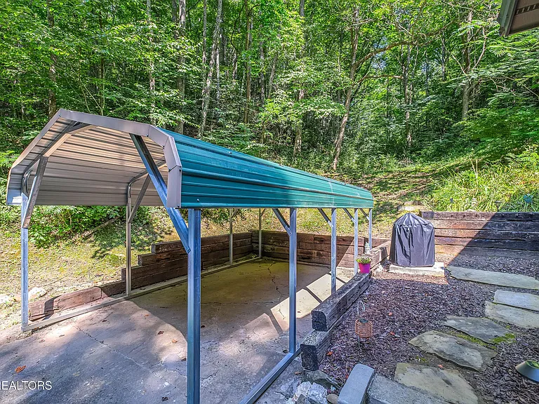 305 Shields View Dr — Photo 14