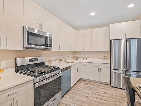 2nd image of 850 Hamilton St #850-207