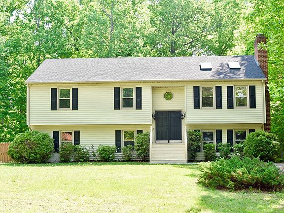 2nd image of 402 Cambridge Dr