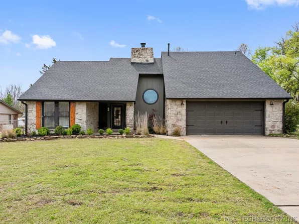 1406 SE 10th St, Wagoner, OK 74467