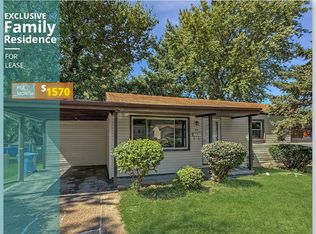1035 S Waterford Dr, Florissant, MO 63033