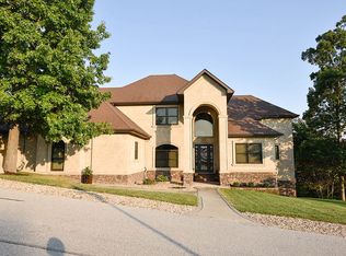 1001 Beacon Ridge Dr, Lake Ozark, MO 65049