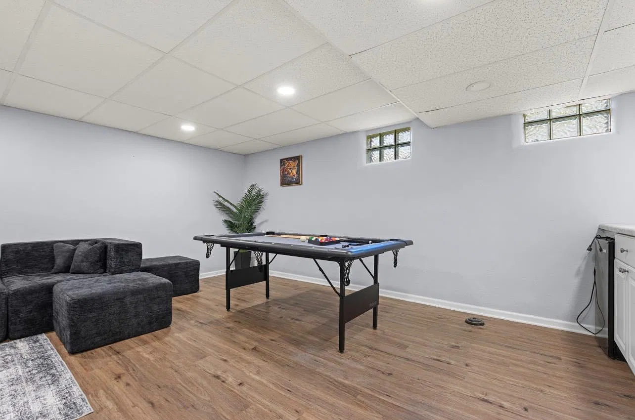 4 bed, 3148 sqft, $9,900 — Photo 2