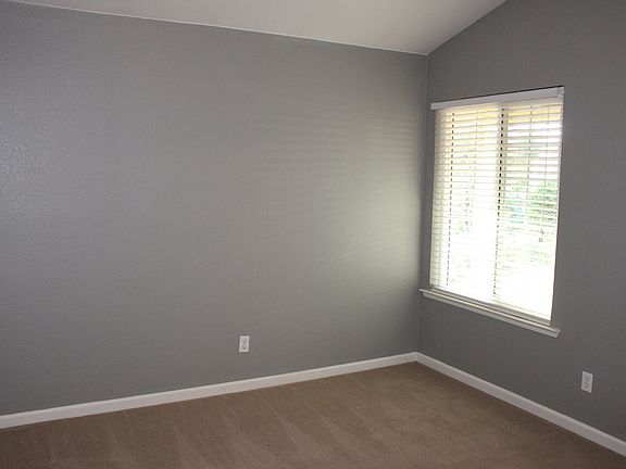 5th image of 2390 E Portland Ave