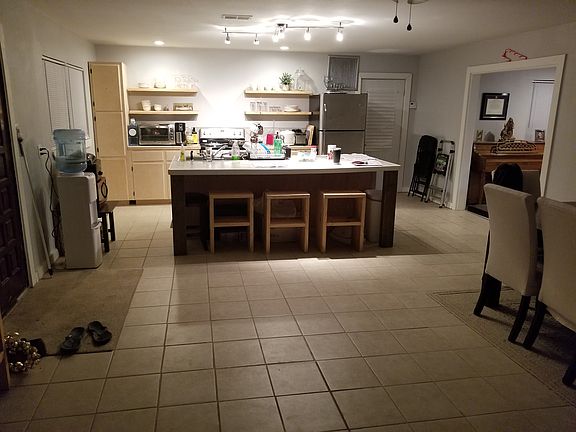 3rd image of 813 Virginia Ave