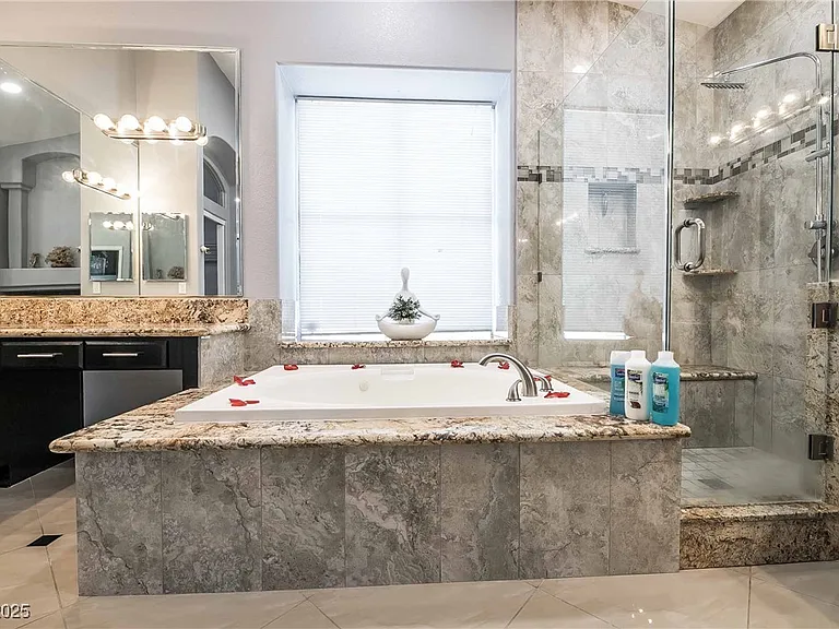 1400 Castle Crest Dr — Photo 35