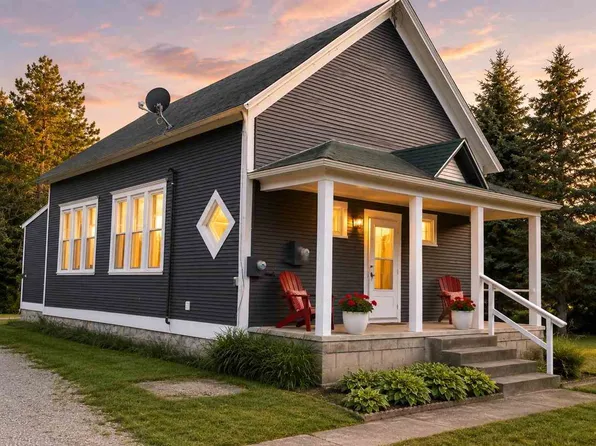 7198 E Mitchell Rd, Petoskey, MI 49770