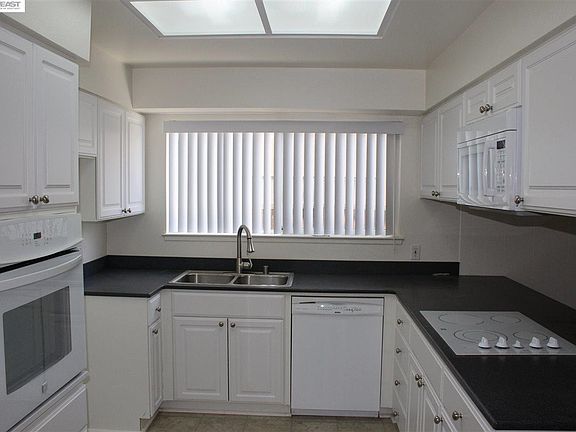 3rd image of 696 Sonoma Ave
