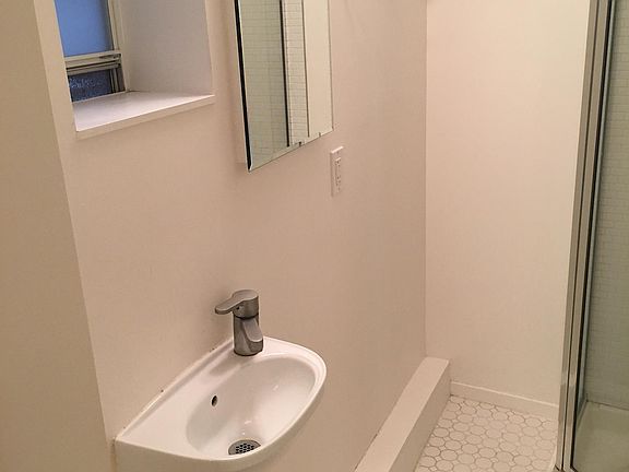 5th image of 161 Broderick St #1A