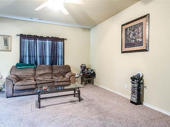 5th image of 601 SW Loudon Dr Unit 1