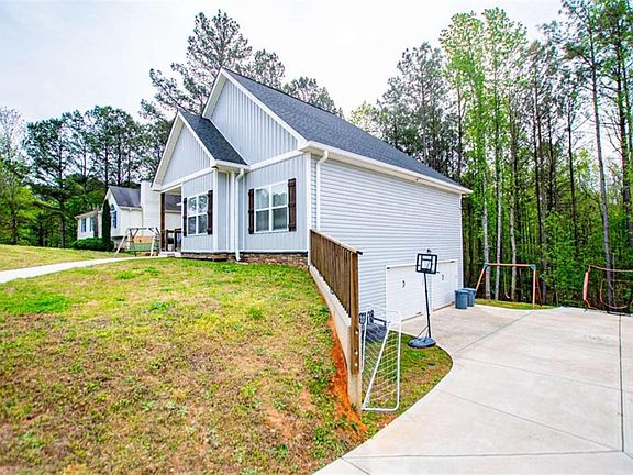 4th image of 133 Pebblebrook Way