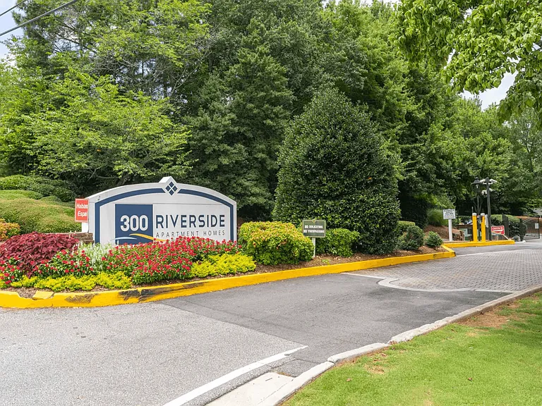 300 Riverside Pkwy — Photo 28