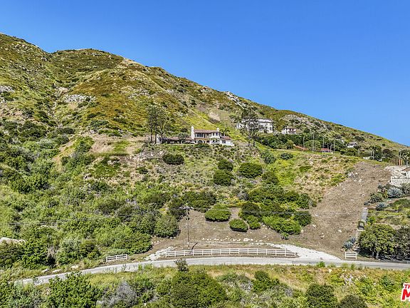 5th image of 4421 Avenida De La Encinal