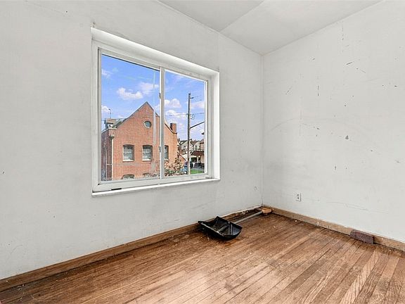 3rd image of 626 Copeland St