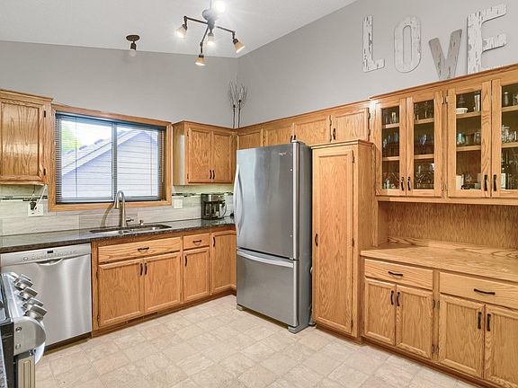 4th image of 5740 Dufferin Dr