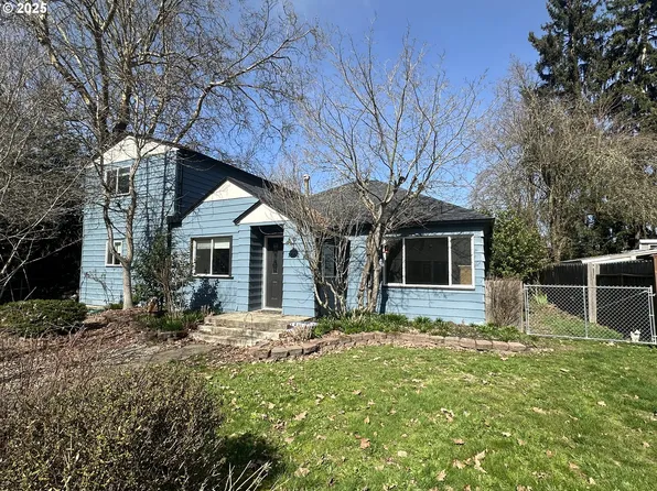 1662 W Catherine Ave, Roseburg, OR 97471