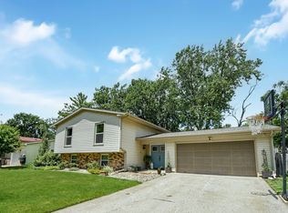 2304 Tamarack Dr, Champaign, IL