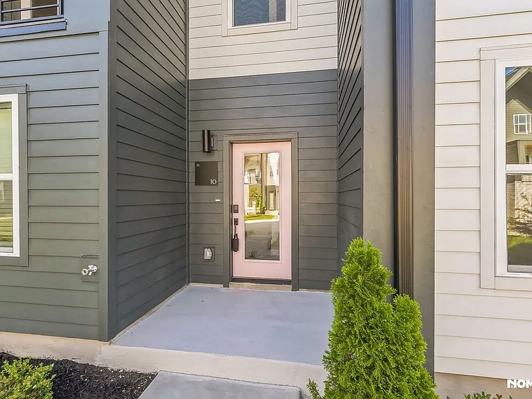 550 Markham St #10 — Photo 2