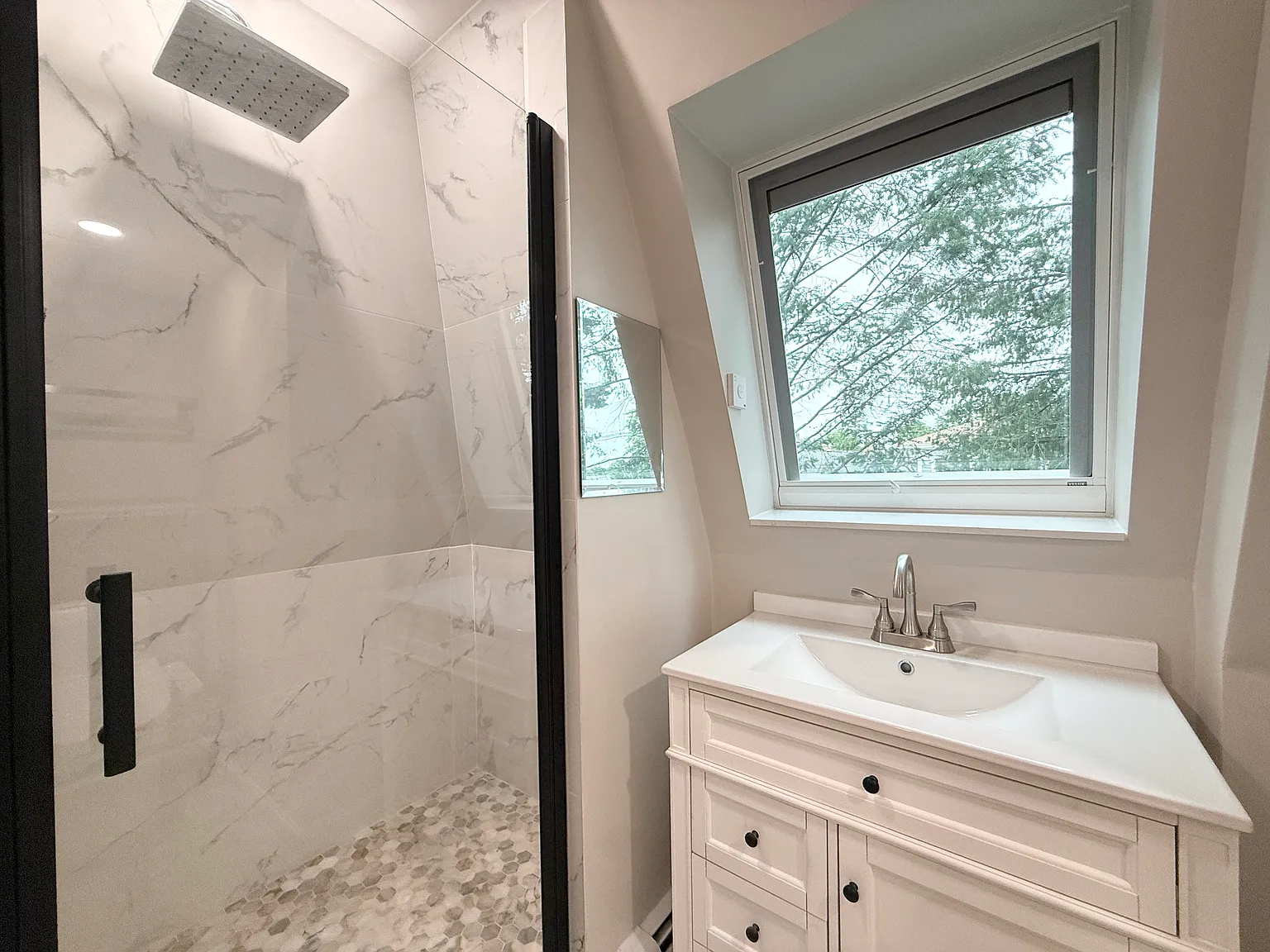 2 bed, 650 sqft, $2,800 — Photo 2