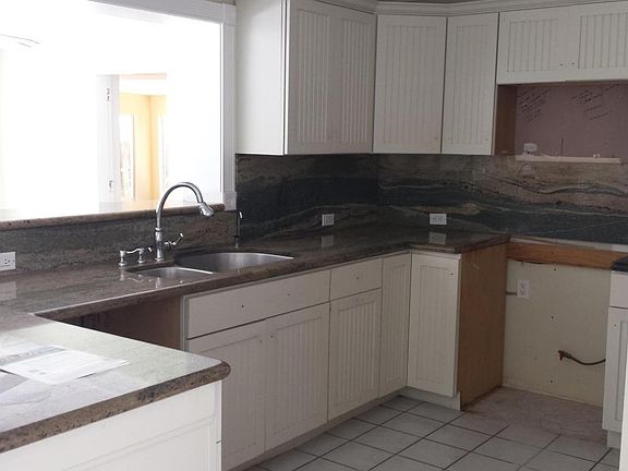 4th image of 2126 Dolphin Dr