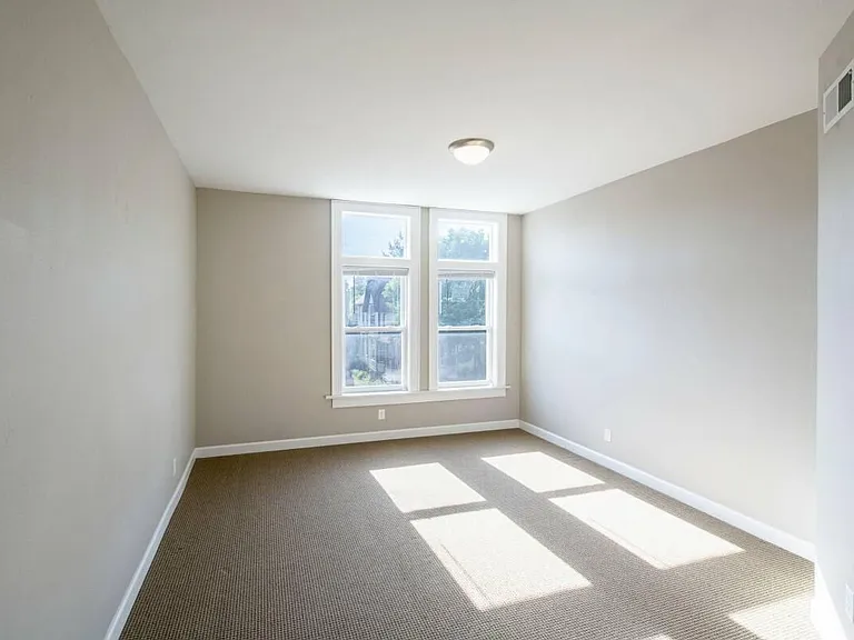 2507 S Howell Ave — Photo 8