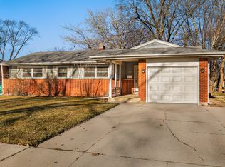 502 Ridgewood Rd, Elk Grove Village, IL 60007