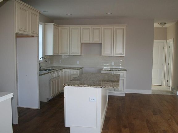 4th image of 11637 Whittington St #7