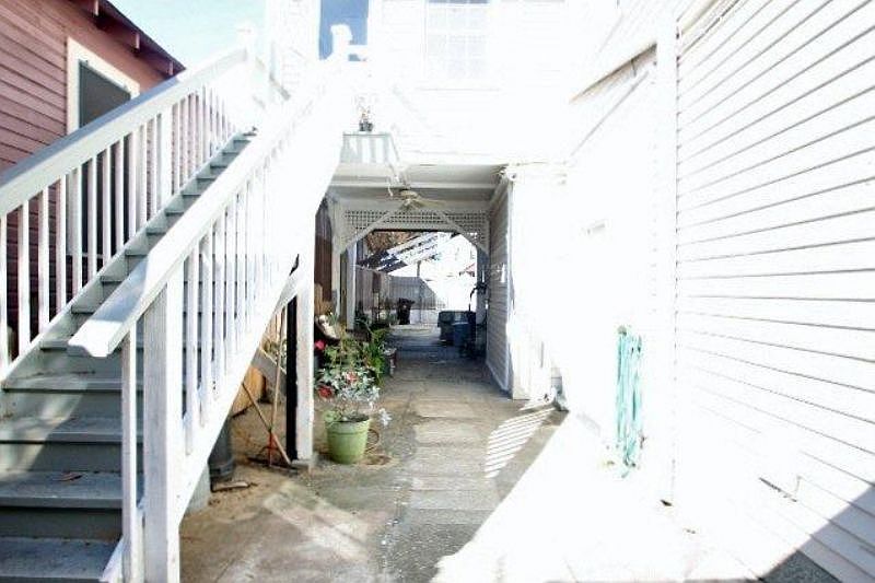 1st image of 815 Dante St