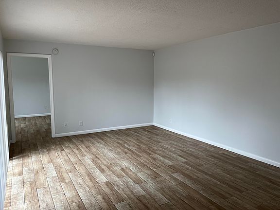 5th image of 801 Waterview Dr