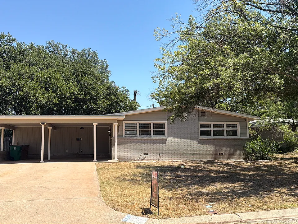 2004 Douglas Dr