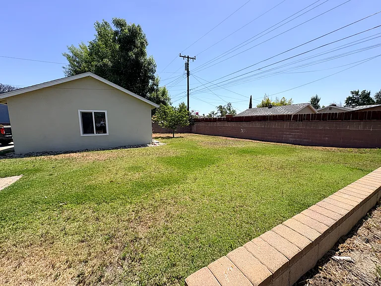 637 Geneva Ave — Photo 21