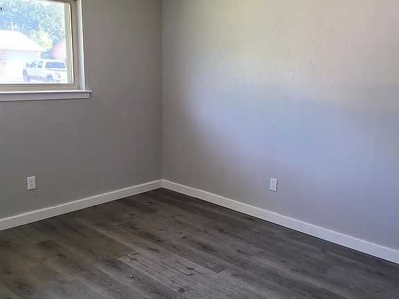 5th image of 1207 Rosewood Ln