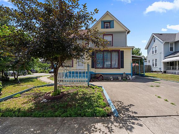 2nd image of 807 1st St NE