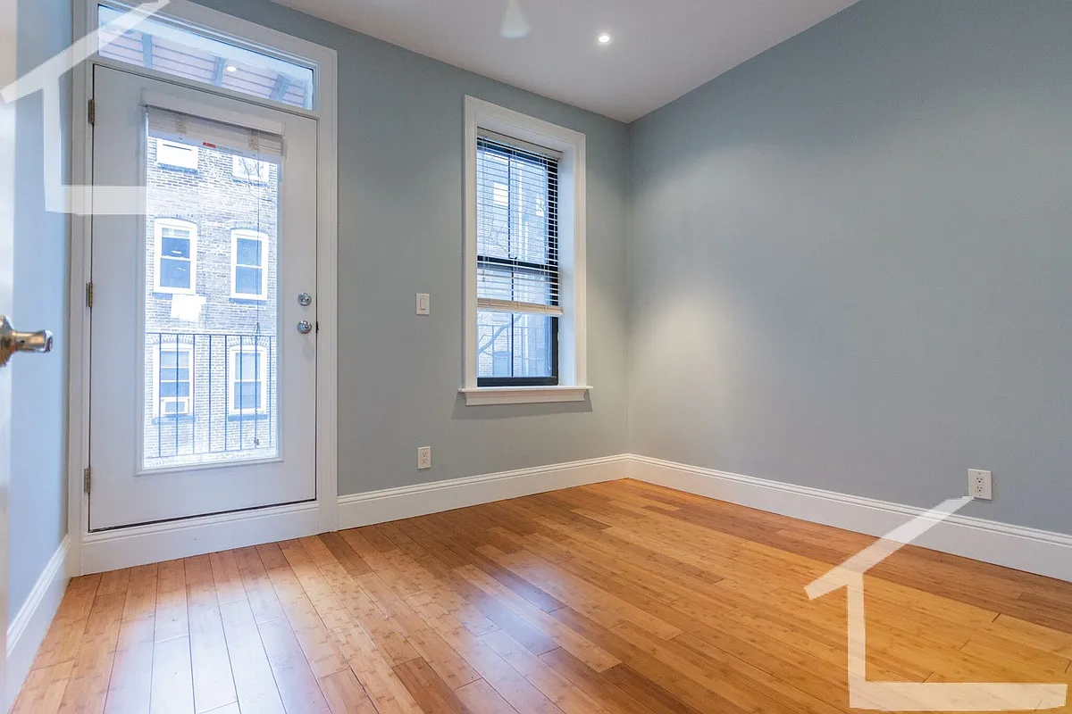 Building Photo - 9 Cortes St #3