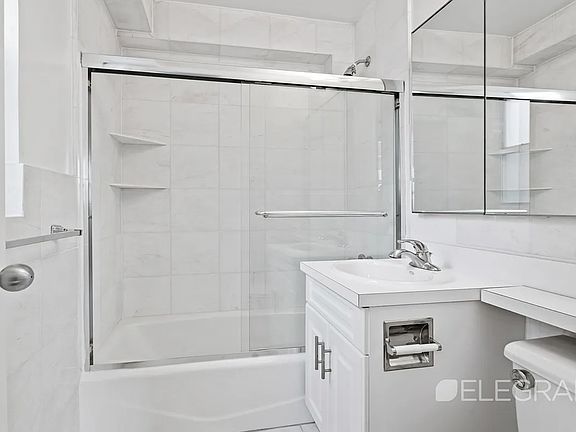 5th image of 200 E 71st St APT 19A