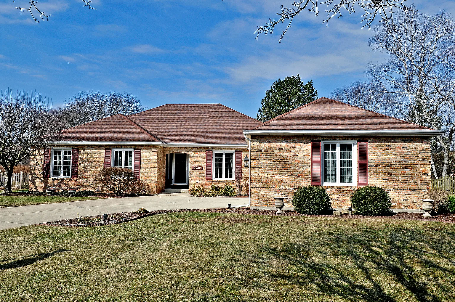 2020 Middleton Dr photo 1