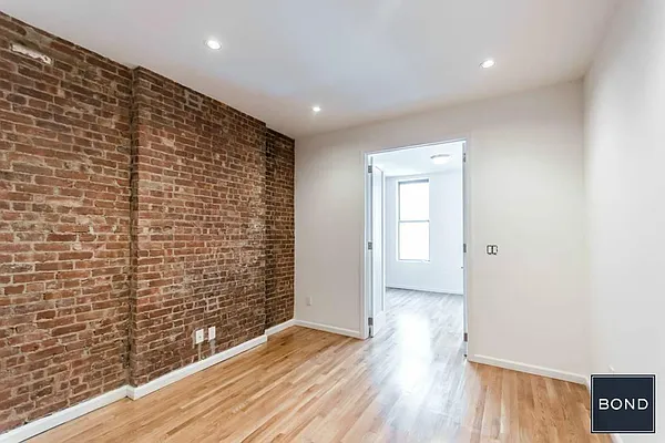 Rented by Bond New York | media 23