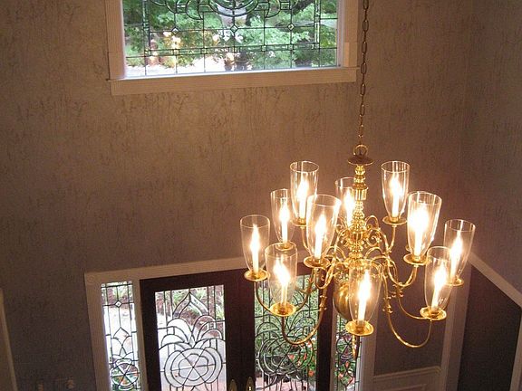 Elegant entrance w/ marble flooring.