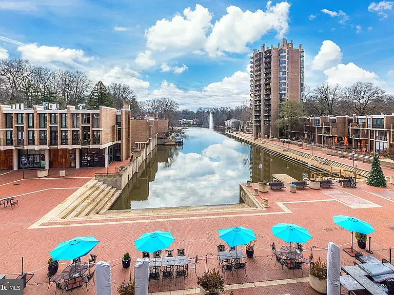 Level 1 gorgeous Lake Anne view