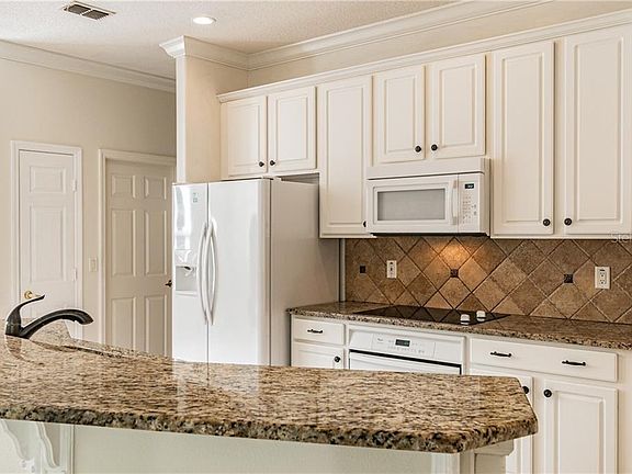 4th image of 350 Twelve Oaks Dr