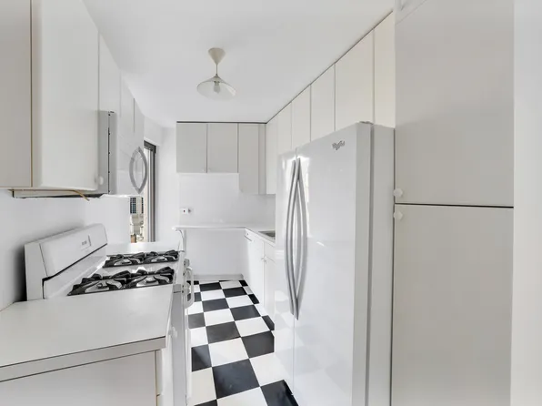 200 Central Park South image 5 of 9