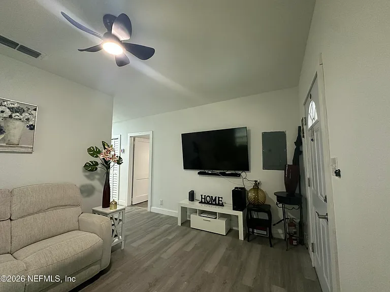 1640 W 4th St #1 — Photo 5