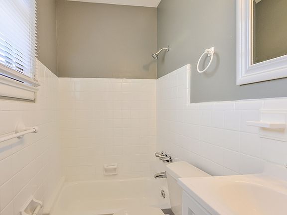5th image of 1060 S Waterford Dr